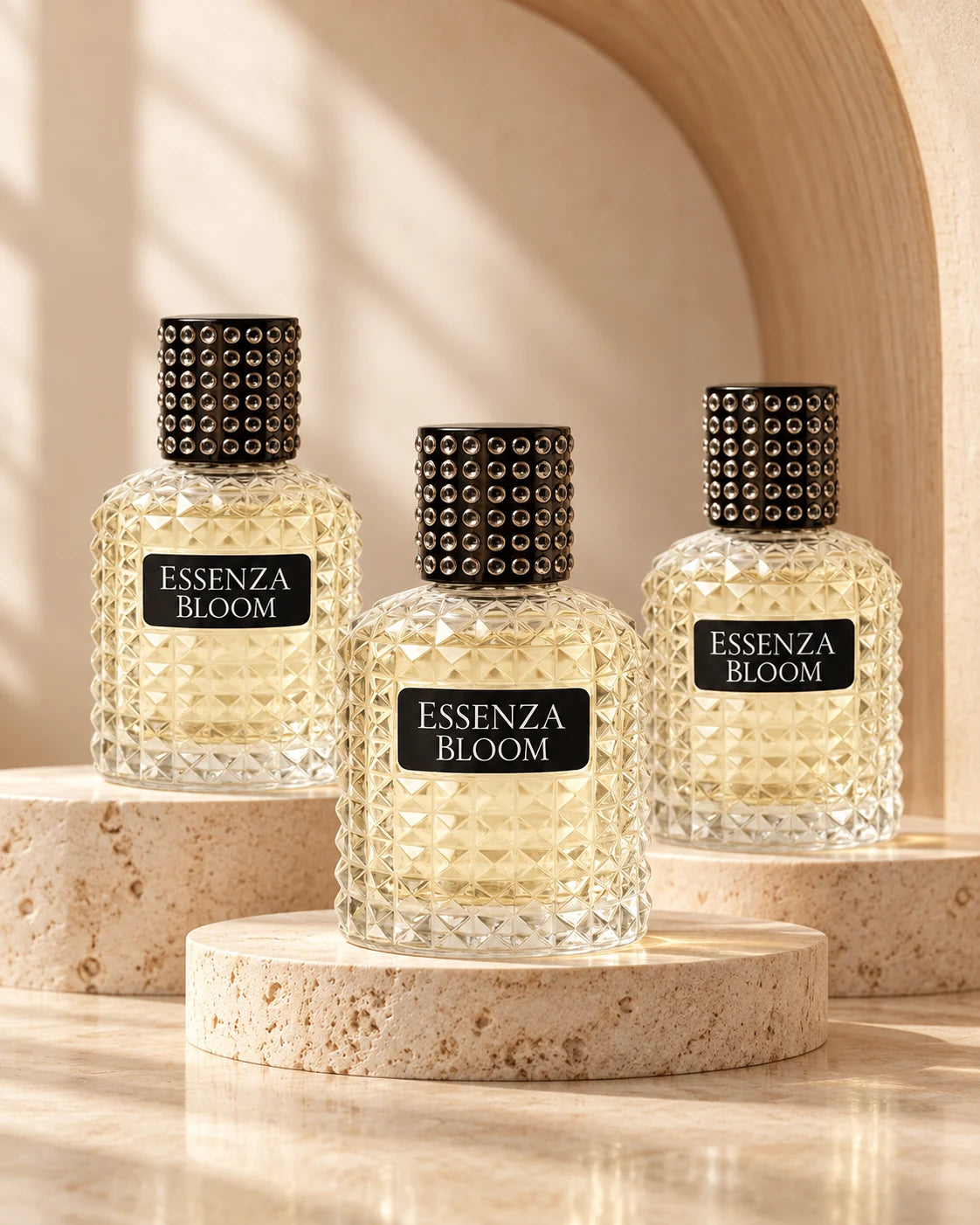 Tres perfumes Essenza Bloom sobre piedra y madera.